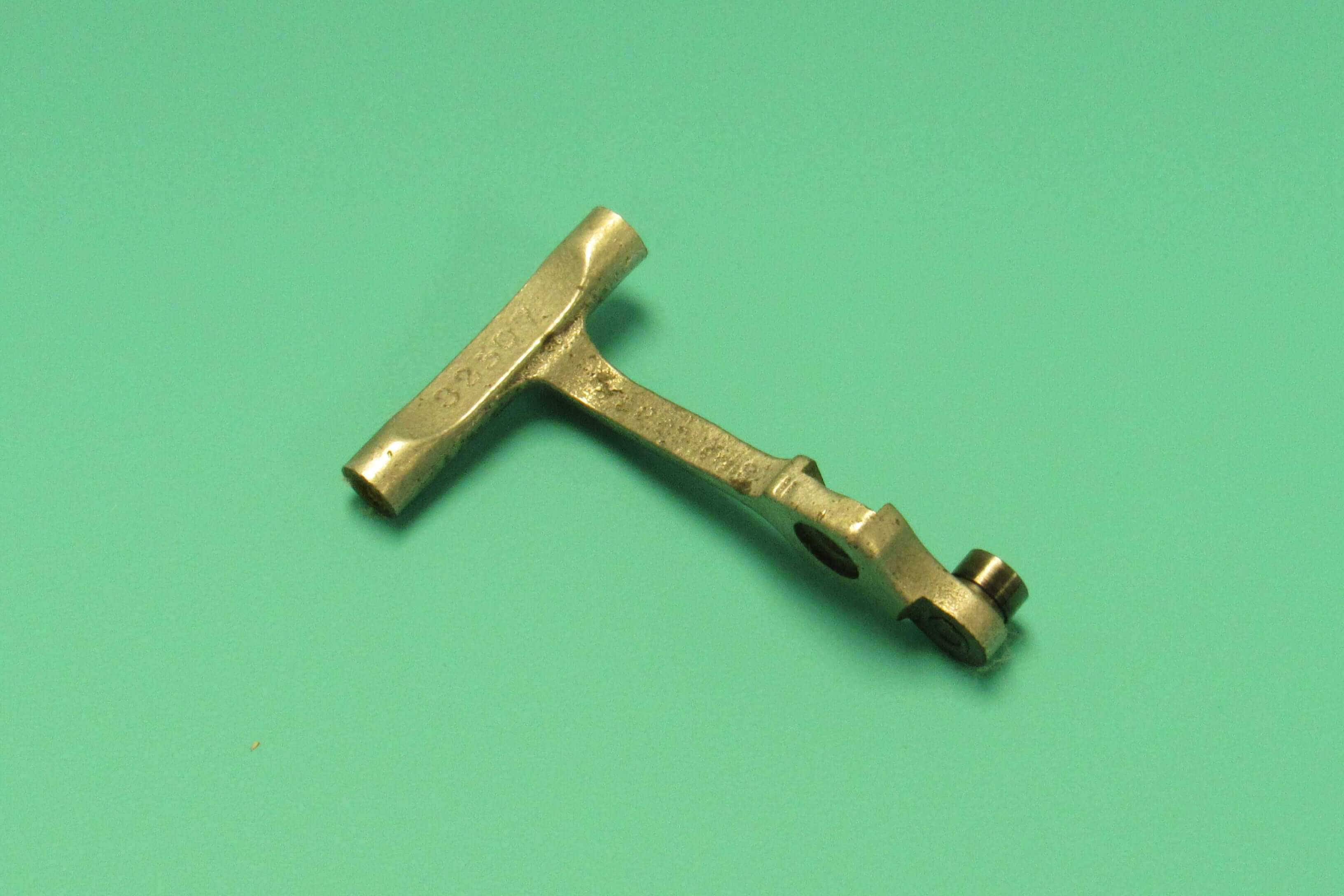 Genuine Vintage Singer Feed Rocker Shaft - Models 66, 99, 99K - Part #32507 - Image 2