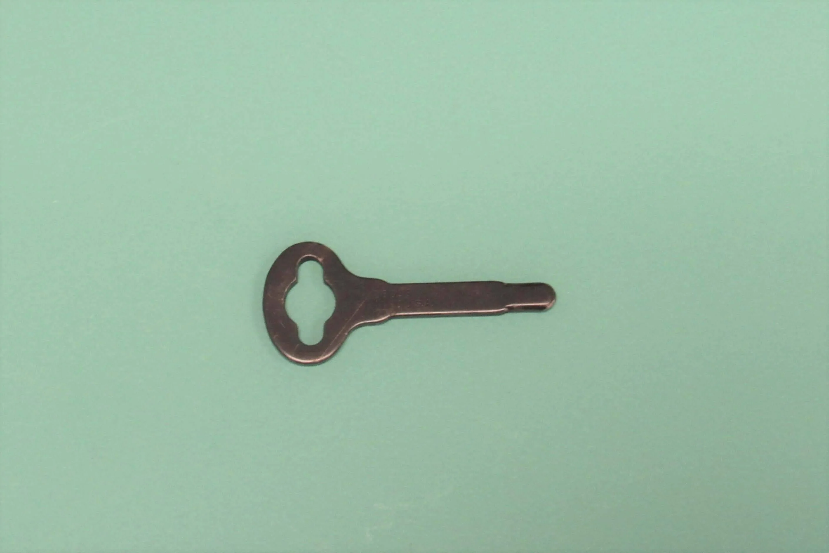 Vintage Original Singer Bentwood Case Key - Part # 28233