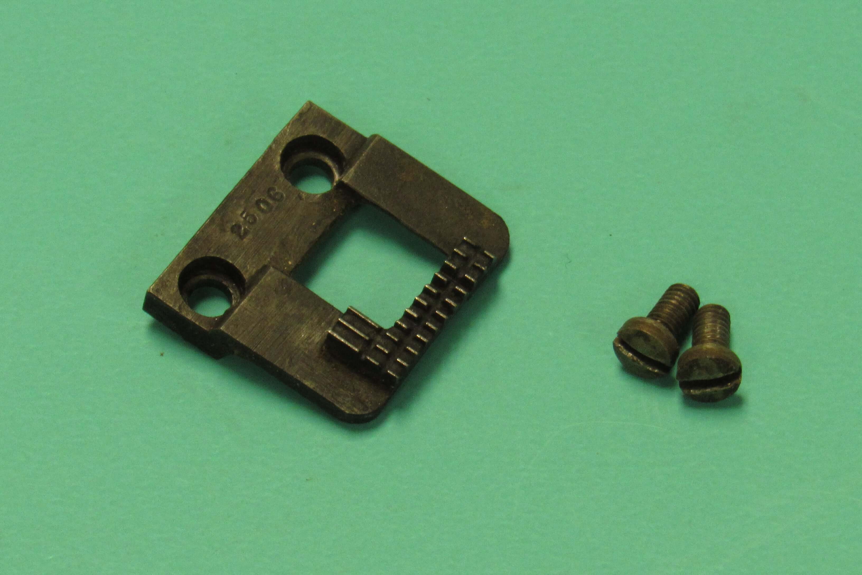 Vintage Original Singer Feed Dog Fits Models 15-30 (Part # 2506)