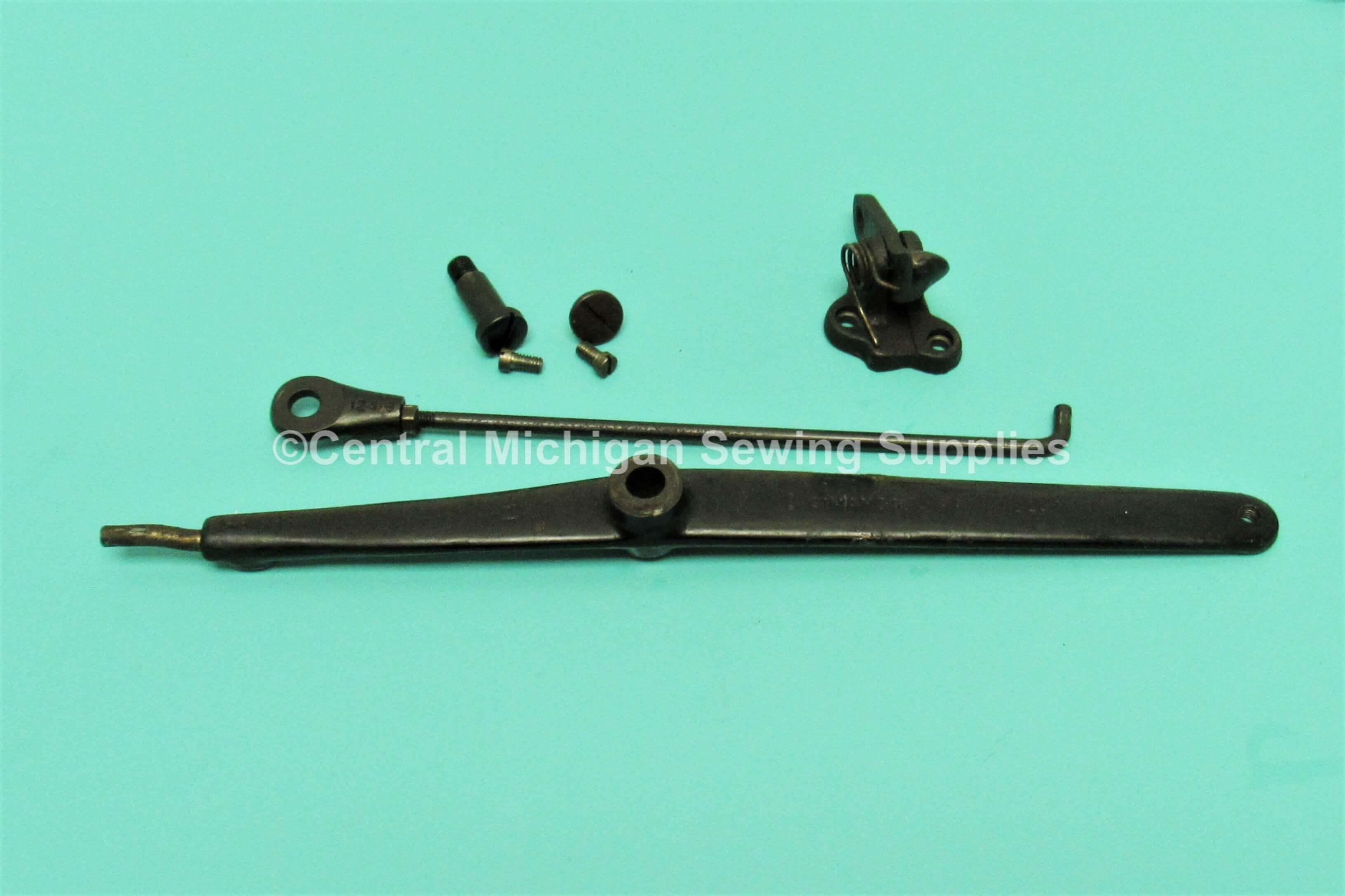 Vintage Original Singer Industrial Sewing Machine Model 31-15 Knee Lift linkage